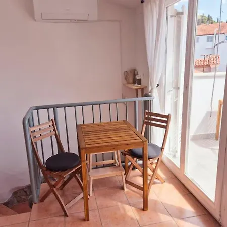 Apartment With Terrace Newly Σπίτι διακοπών *
